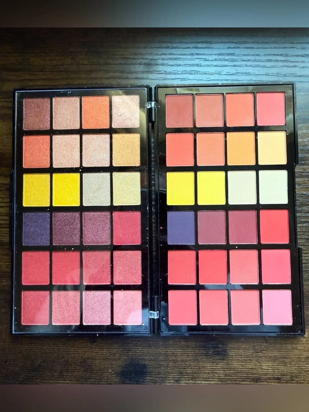 Revolution Colour Book CB03 Eyeshadow Palette